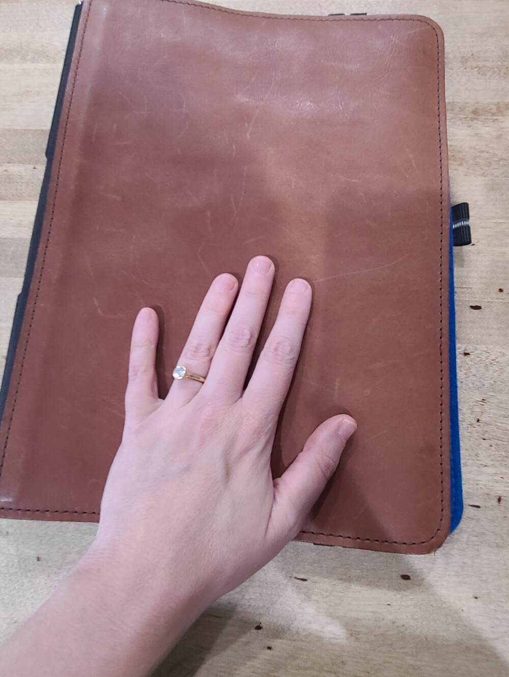 Roterfaden L Taschenbegleiter Leather Notebook Cover In Brown With Blue Felt - Picture 12 of 16